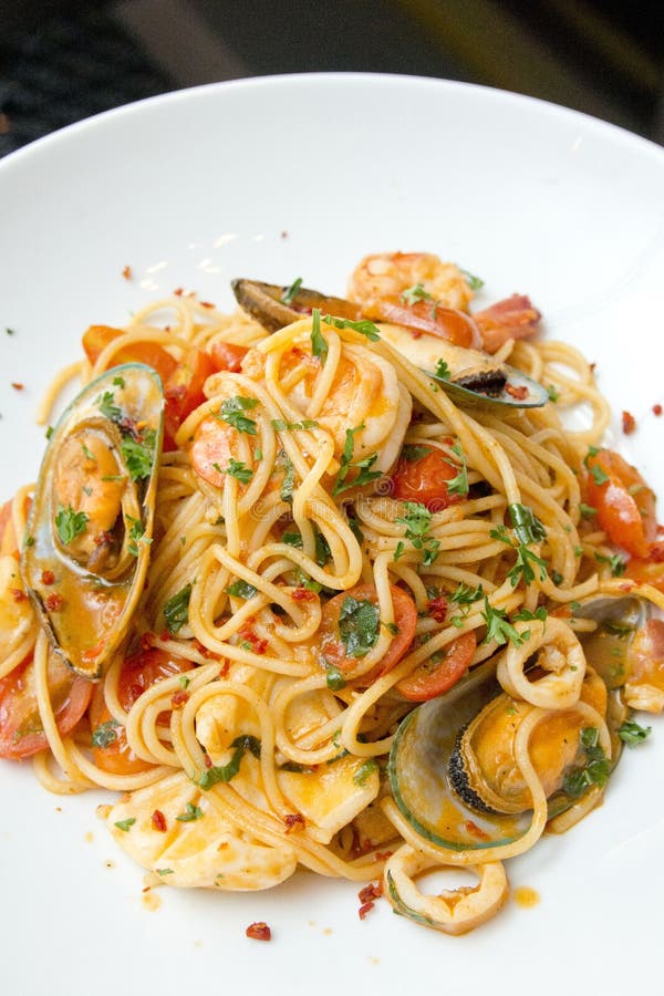 Spaghetti with Shrimp and Mussel Stock Image Image of noodle, dinner