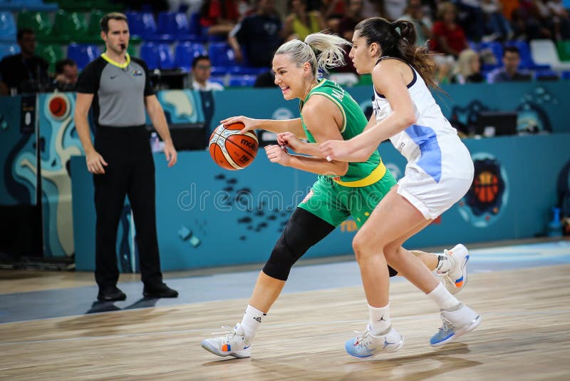 Tess Madgen in a speed action during basketball match ARGENTINA vs AUSTRALIA