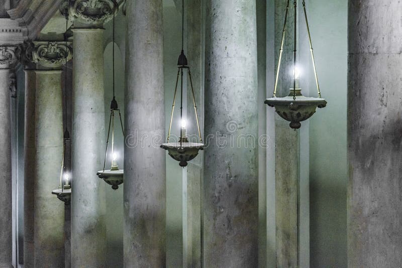 Spalten und Lichter an Vatikan-Museum stockfotos Spalten und Lichter an Vatikan-Museum stockfotos