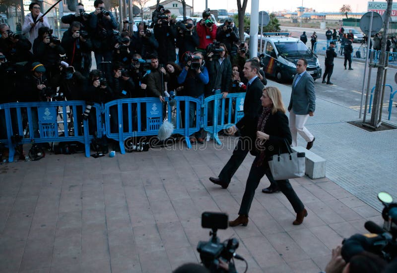 Spanien-Prinzessin Cristina, das zum legalen Gericht ankommt lizenzfreie stockfotos Spanien-Prinzessin Cristina, das zum legalen Gericht ankommt lizenzfreie stockfotos