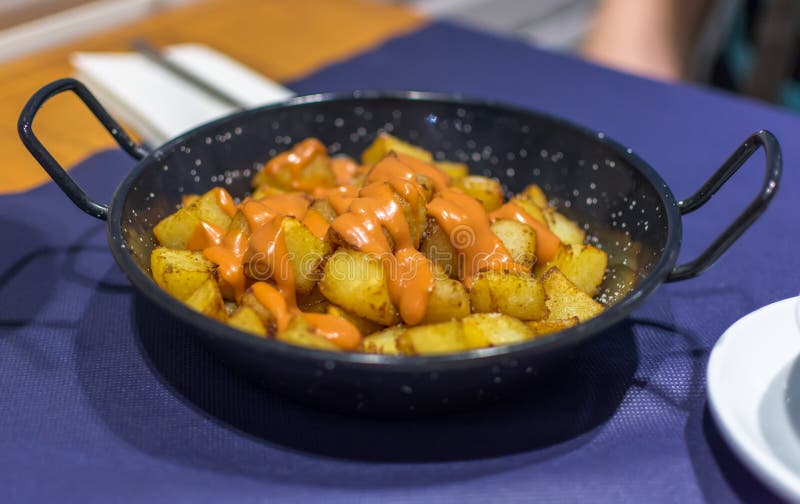 Spanisch Fried Potatoes Patatas Bravas stockbilder Spanisch Fried Potatoes Patatas Bravas stockbilder