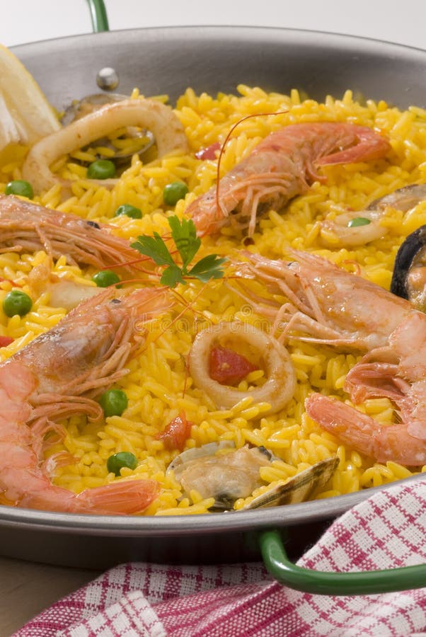 Spanische Küche. Paella. Spanischer Reis. Stockbild - Bild von nahrung ...