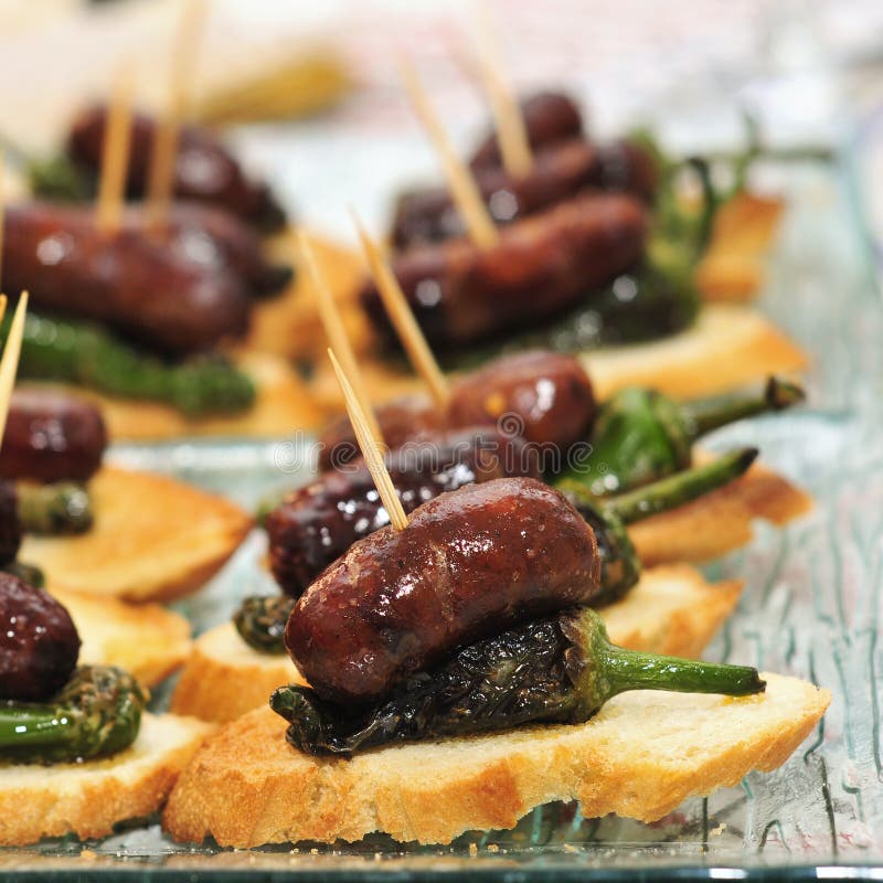 Spanische Pinchos, Spanische Tortilla Und Serrano Schinken Dienten Auf ...