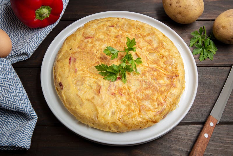 Spanisches Kartoffelomelett, Spanisch Tortilla Genannt Stockfoto - Bild ...