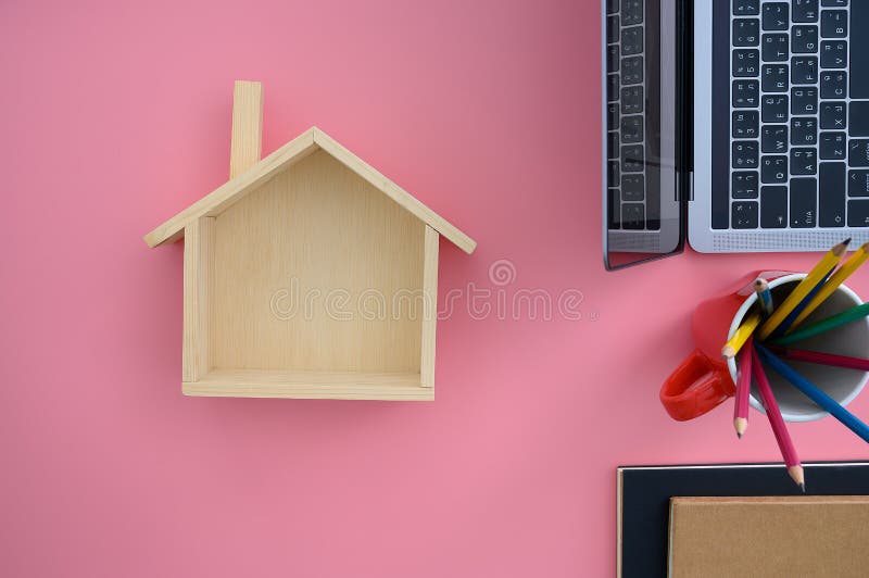 Sparen geld voor de Hypotheekcalculator van huiskosten royalty-vrije stock foto Sparen geld voor de Hypotheekcalculator van huiskosten royalty-vrije stock foto