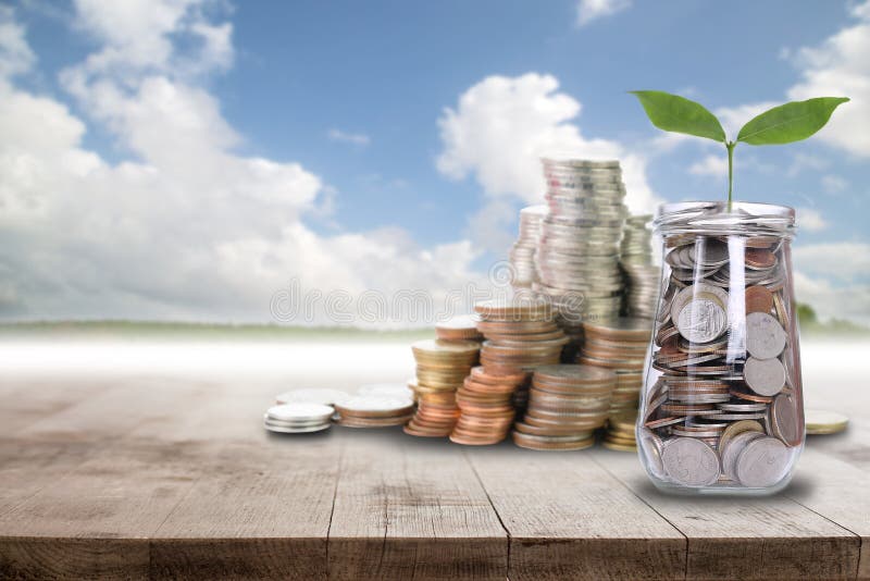 Sparen geld voor tref voorbereidingen royalty-vrije stock fotografie Sparen geld voor tref voorbereidingen royalty-vrije stock fotografie