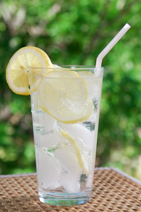 Sparkling vatten för citron