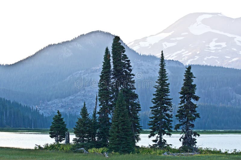 Sparks Lake Oregon Peaceful Twilight Landscape stock images Sparks Lake Oregon Peaceful Twilight Landscape stock images