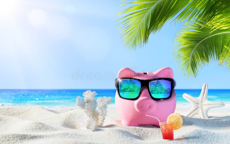 Sparschwein mit Getränk stockfotografie Sparschwein mit Getränk stockfotografie