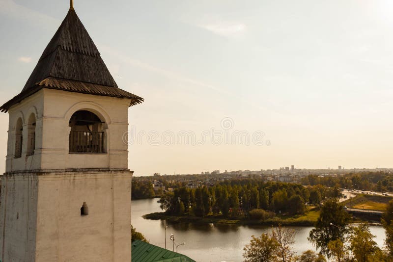 Spaso-Preobrazhensky kloster i Yaroslavl, Ryssland abstrakta dekorativa arkitektoniska klockstapeldetaljer fotografering för bildbyråer Spaso-Preobrazhensky kloster i Yaroslavl, Ryssland abstrakta dekorativa arkitektoniska klockstapeldetaljer fotografering för bildbyråer