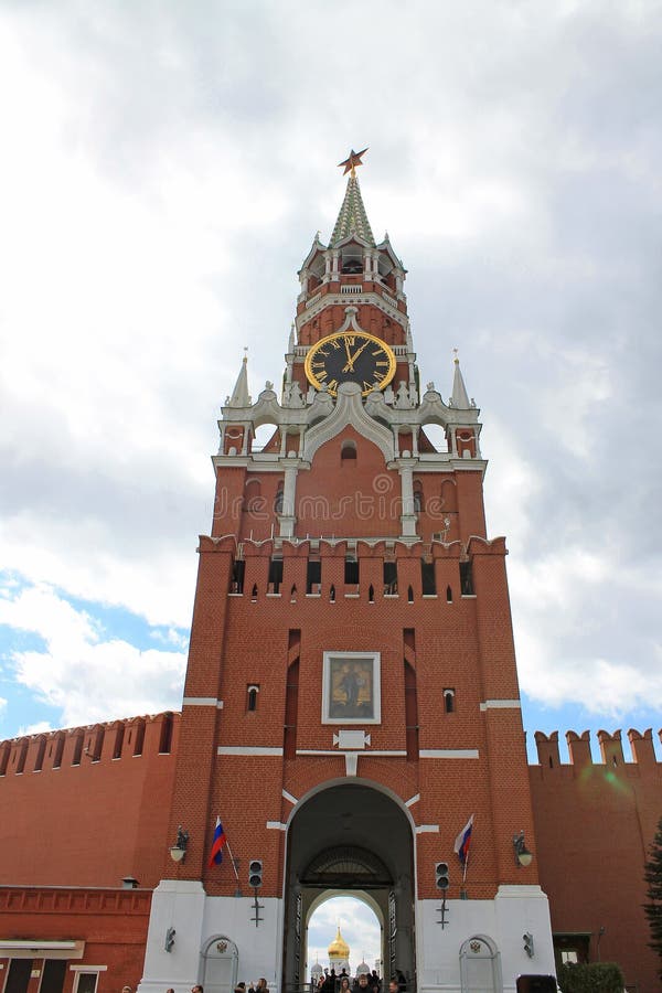 Spasskaya torn av Kreml p? r?d fyrkant i Moskva, Ryssland arkivbild Spasskaya torn av Kreml p? r?d fyrkant i Moskva, Ryssland arkivbild