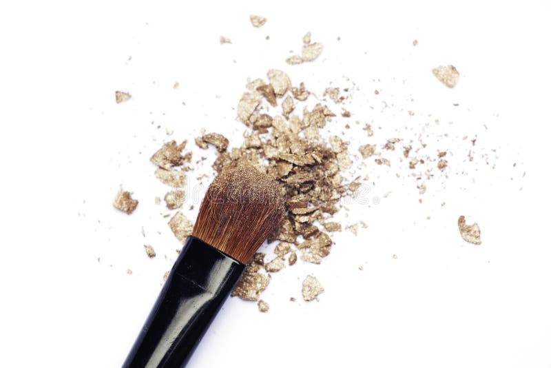 Spazzola di trucco con gli ombretti dell'oro fotografia stock Spazzola di trucco con gli ombretti dell'oro fotografia stock
