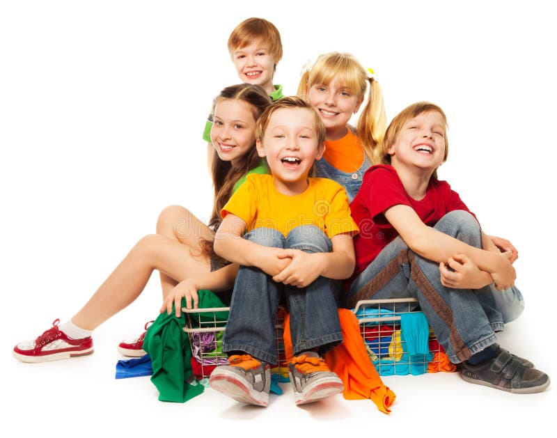 Spaß im KleidungsBekleidungsgeschäft lizenzfreie stockfotos Spaß im KleidungsBekleidungsgeschäft lizenzfreie stockfotos