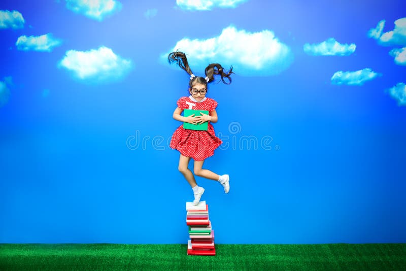 Spaß mit Büchern stockfotografie Spaß mit Büchern stockfotografie