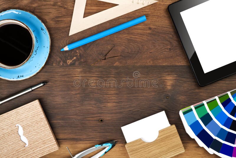 Spațiu de lucru pentru biroul de lucru creativ, în partea de sus a vizualizării în centru stock image