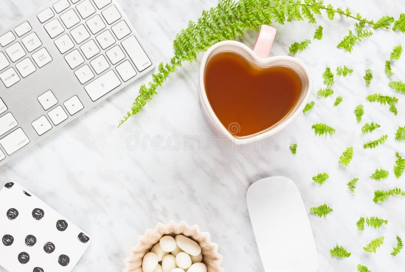 Spațiu de lucru pentru birouri de acasă, frumos, cu aspect de aspect stock photography