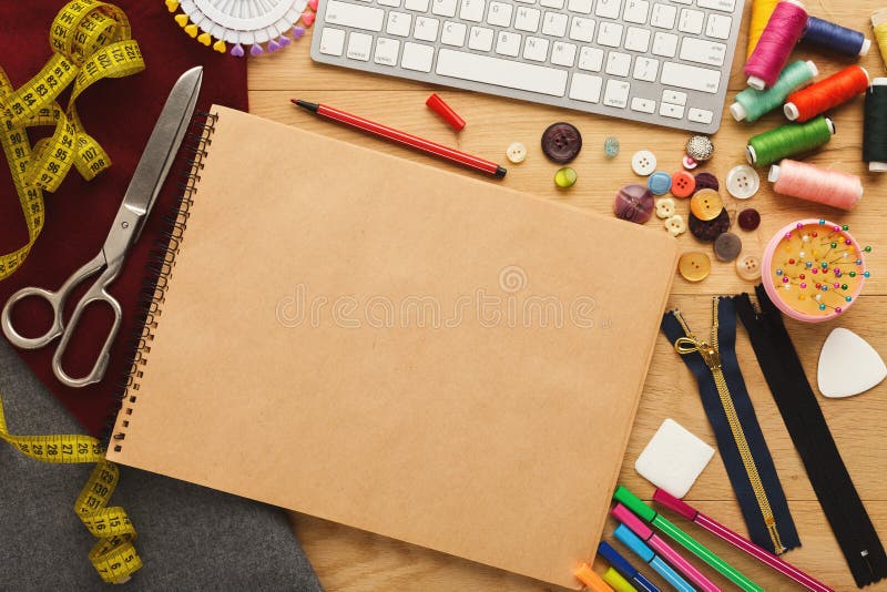 Spațiu de lucru pentru vizualizarea de top a proiectantului de modă royalty free stock image