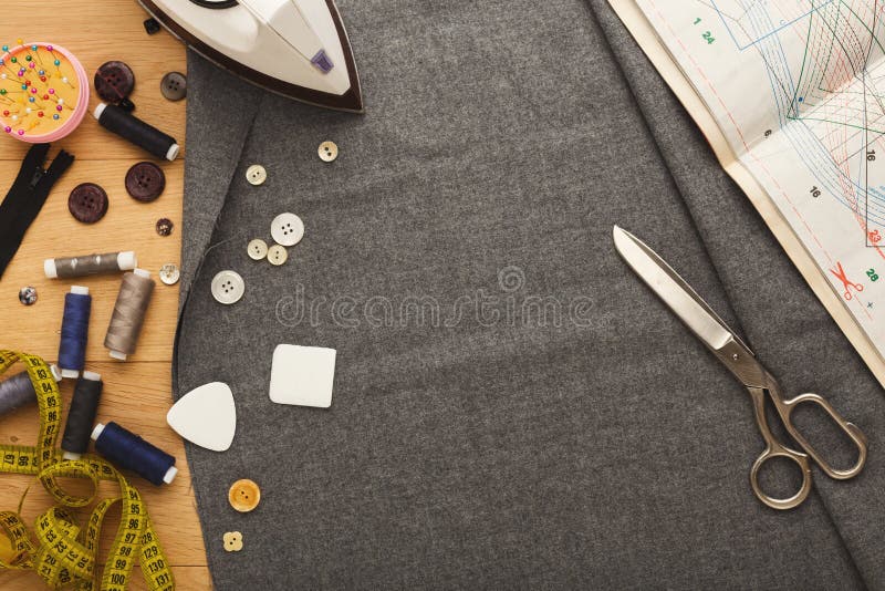 Spațiu de lucru pentru vizualizarea de top a proiectantului de modă stock photos