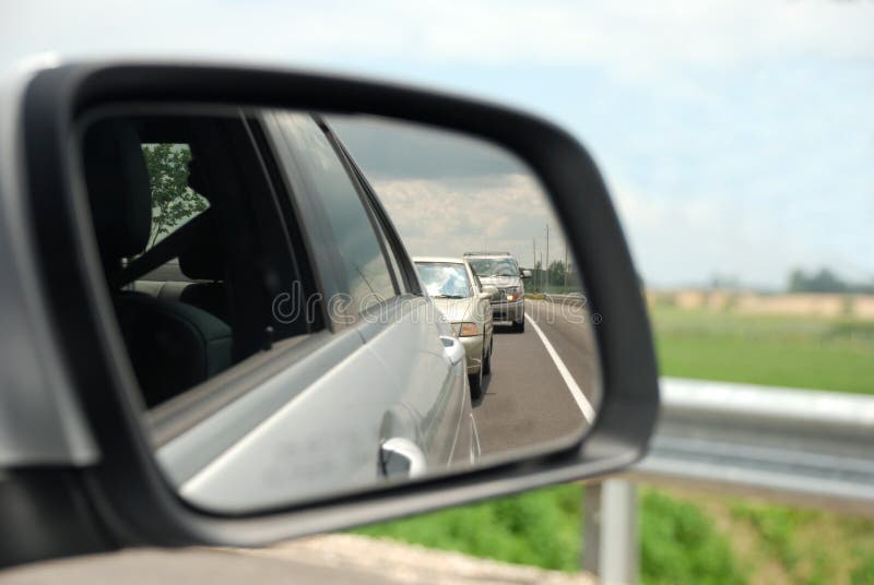 Specchio di automobile di retrovisione immagini stock libere da diritti Specchio di automobile di retrovisione immagini stock libere da diritti