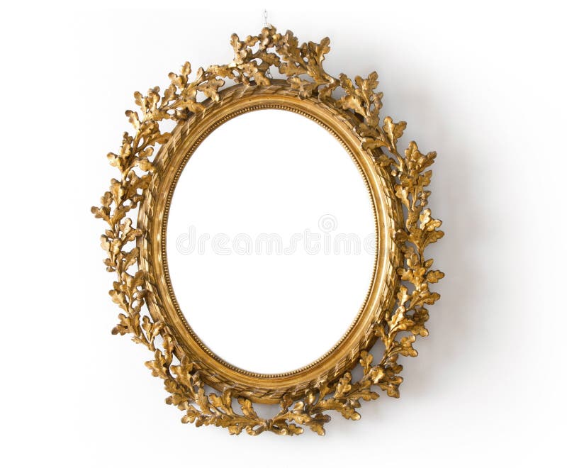 Specchio ovale nel telaio dell'oro