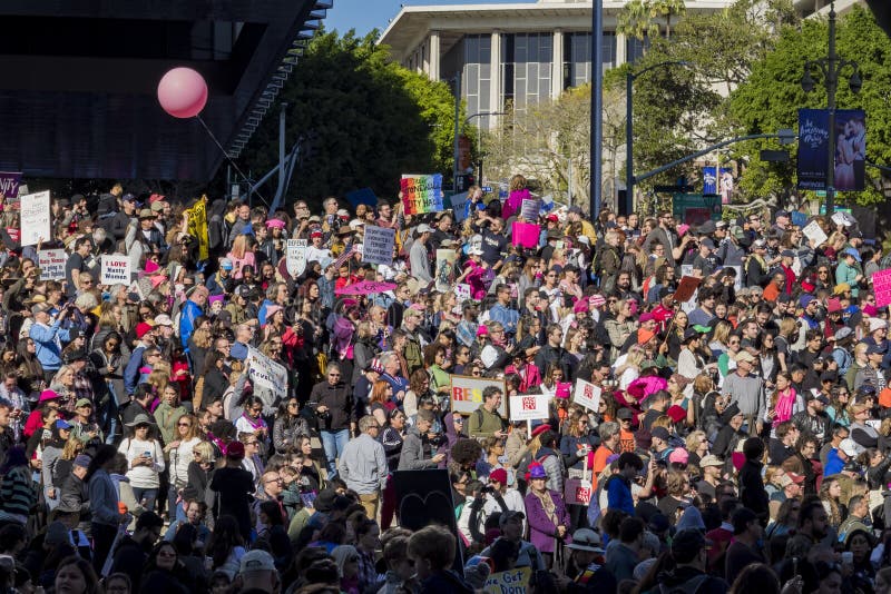 Specjalne kobiety Maszerują wydarzenie i protestujących wokoło Los Angeles
