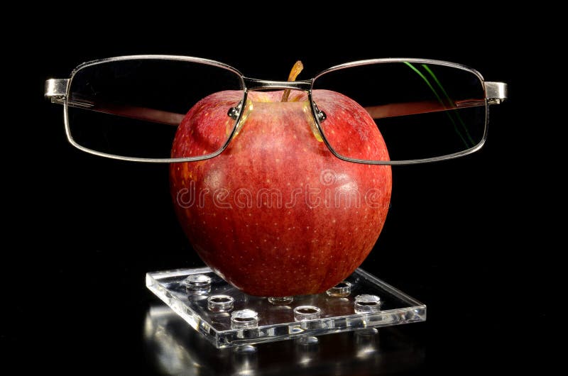 Spectacled apple