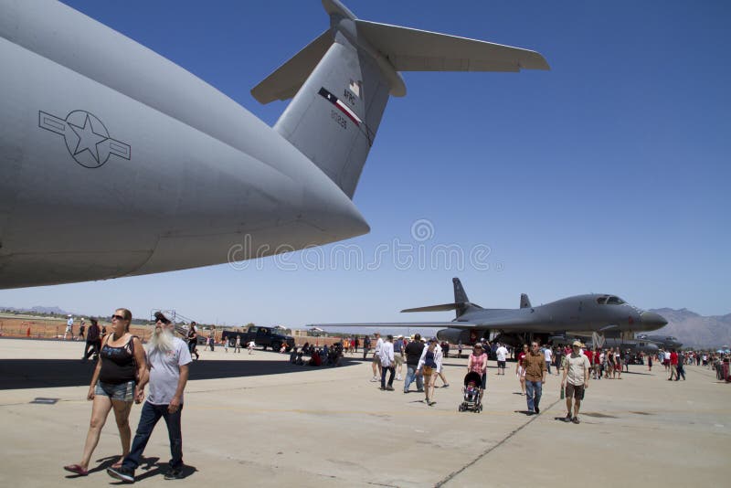 Spectators and Huge Aircraft