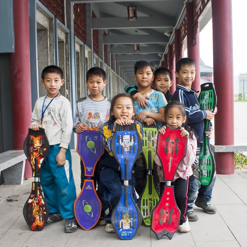 Speel skateboardkinderen royalty-vrije stock afbeeldingen Speel skateboardkinderen royalty-vrije stock afbeeldingen