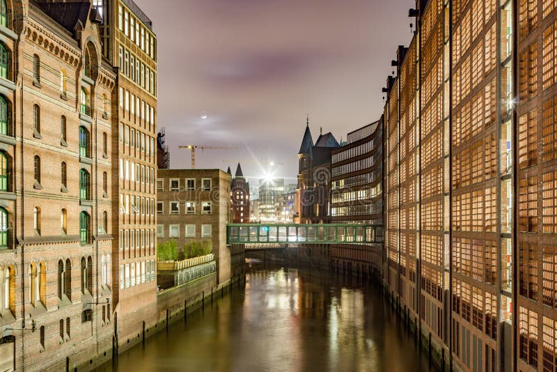 speicherstadt ночи hamburg стоковые изображения rf speicherstadt ночи hamburg стоковые изображения rf