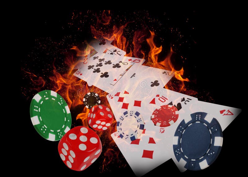 Spela kort och kasinochiper på brand göra ett ess på den dubbla spelarepoker för begreppet arkivfoto Spela kort och kasinochiper på brand göra ett ess på den dubbla spelarepoker för begreppet arkivfoto