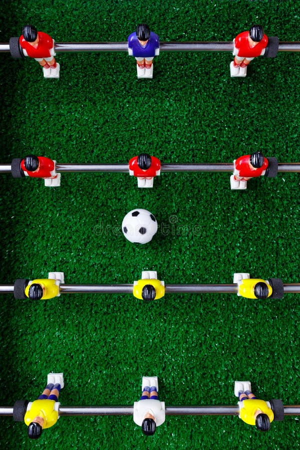 Spelare för lek för kicker för tabellfotbollfotboll royaltyfri fotografi Spelare för lek för kicker för tabellfotbollfotboll royaltyfri fotografi