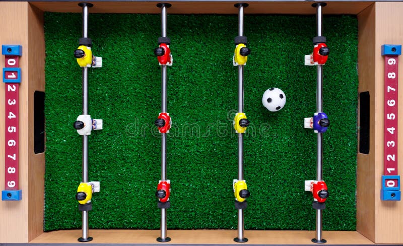 Spelare för lek för kicker för tabellfotbollfotboll royaltyfri bild Spelare för lek för kicker för tabellfotbollfotboll royaltyfri bild