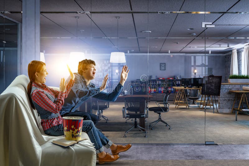 Spettacolare online. Contenuti multimediali misti fotografia stock libera da diritti