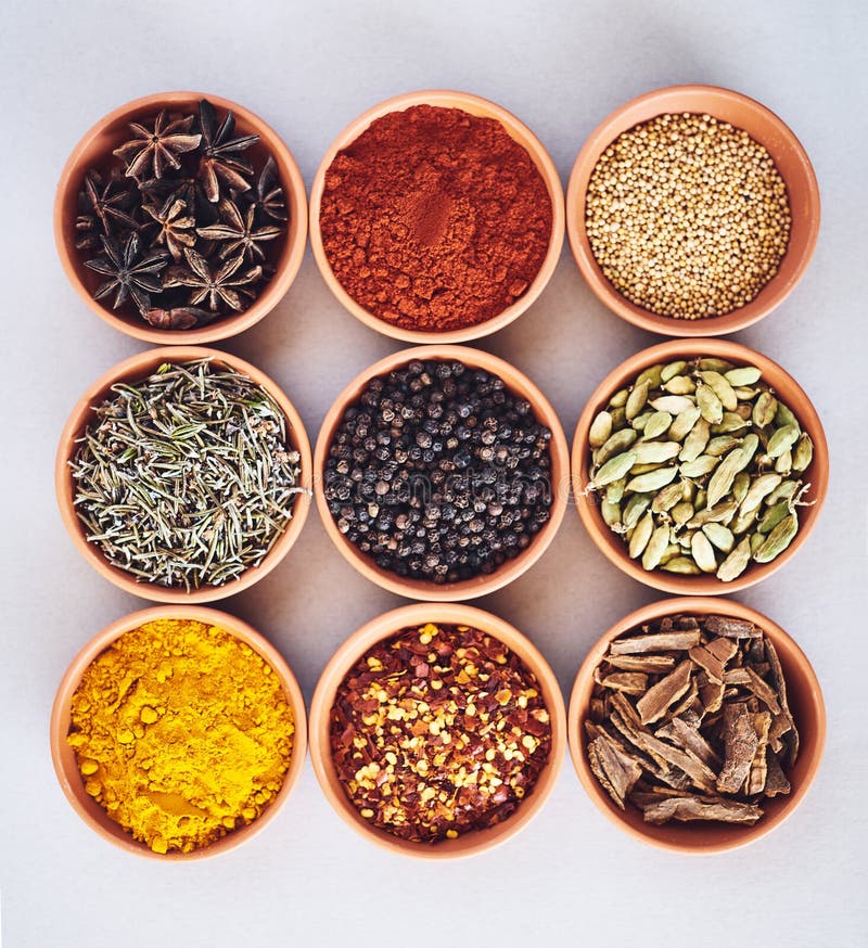 Spezie per dare il cibo che ti fa venire. un assortimento di spezie. fotografia stock
