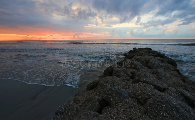 Spiaggia Carolina del Sud di follia di alba fotografia stock libera da diritti Spiaggia Carolina del Sud di follia di alba fotografia stock libera da diritti