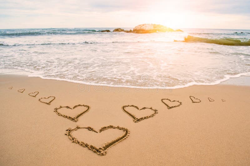 Spiaggia del cuore del sole di amore immagini stock libere da diritti Spiaggia del cuore del sole di amore immagini stock libere da diritti