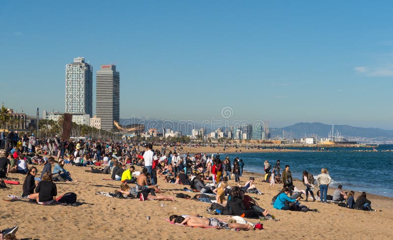 Spiaggia della città di Barcellona fotografia stock libera da diritti Spiaggia della città di Barcellona fotografia stock libera da diritti