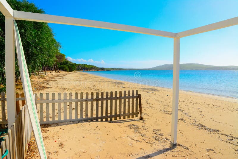 Spiaggia di Mugoni un chiaro giorno fotografia stock libera da diritti Spiaggia di Mugoni un chiaro giorno fotografia stock libera da diritti
