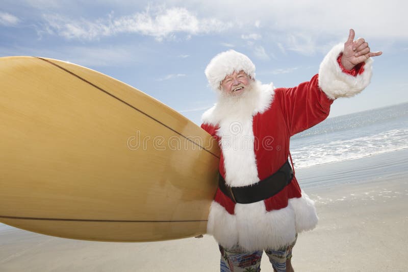 Spiaggia di Santa Claus With Surf Board On