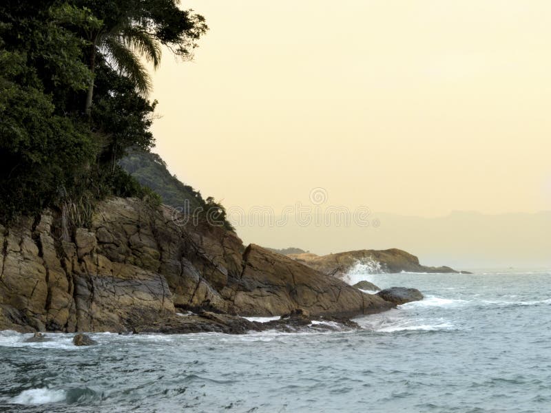 Spiaggia di Sorocotuba in Guaruja, Brasile fotografia stock Spiaggia di Sorocotuba in Guaruja, Brasile fotografia stock