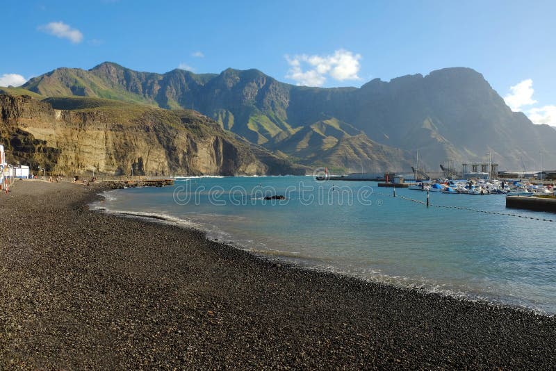 Spiaggia Playa De Agaete in Puerto De Las Nieves su Gran Canaria, Spagna fotografie stock libere da diritti Spiaggia Playa De Agaete in Puerto De Las Nieves su Gran Canaria, Spagna fotografie stock libere da diritti