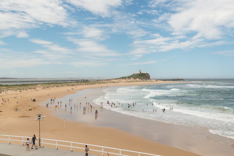 Spiaggia popolare a Newcastle, NSW, Australia fotografia stock libera da diritti Spiaggia popolare a Newcastle, NSW, Australia fotografia stock libera da diritti