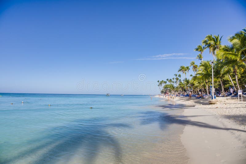 Spiaggia tropicale sabbiosa bianca sul dominicano Rebublic fotografie stock Spiaggia tropicale sabbiosa bianca sul dominicano Rebublic fotografie stock