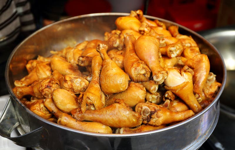 Spiced нога цыпленка, экзотическая азиатская китайская кухня, типичная очень вкусная азиатская китайская еда