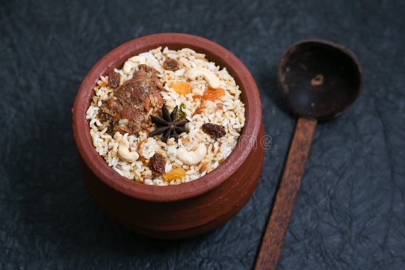 Spicy and delicious chicken biryani in traditional clay pot. Malabar biryani or Hydrabadi chicken biryani, Dum Biriyani, Chicken pulao basmati rice, herbs, raitha for Ramadan Kareem, Eid-Ul-Adha. Chicken dum biryani stock images, royalty-free photos and pictures