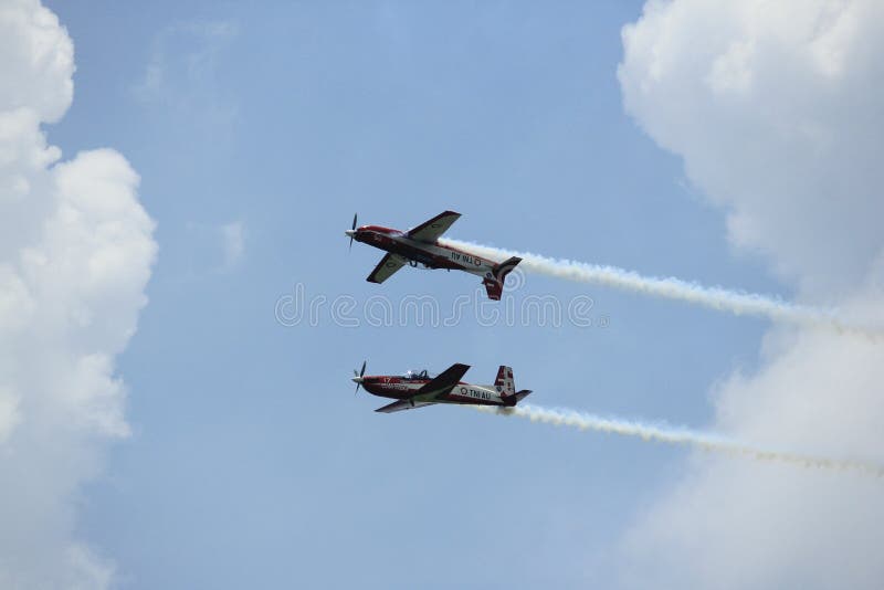 Spiegel-Manöver-indonesische Luftwaffe Jupiter Aerobatic Team stockbilder Spiegel-Manöver-indonesische Luftwaffe Jupiter Aerobatic Team stockbilder