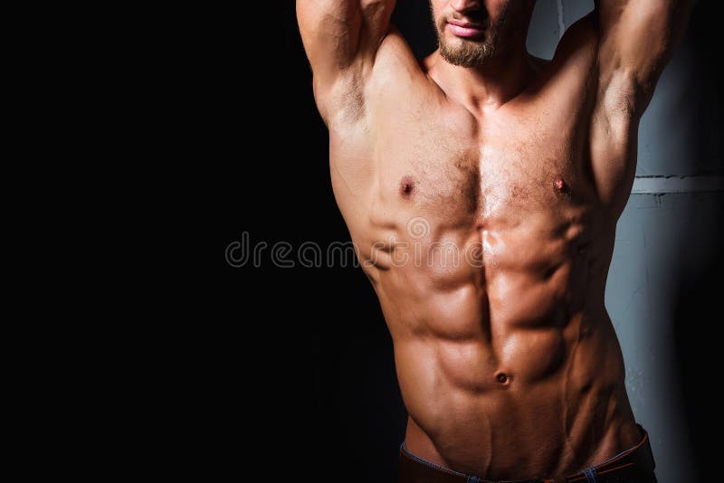 Spier en sexy torso van de jonge mens die perfecte abs hebben Mannelijke homp met atletisch lichaam Het concept van de geschikthe stock afbeelding Spier en sexy torso van de jonge mens die perfecte abs hebben Mannelijke homp met atletisch lichaam Het concept van de geschikthe stock afbeelding