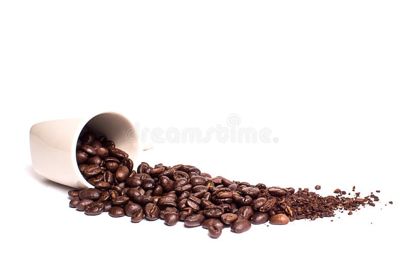 Spillda kaffebönor royaltyfri bild