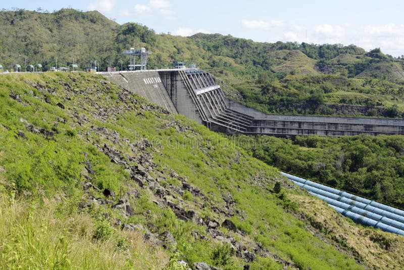 Spillway Magat hydroelektryczna tama w górzystym Ifugao obraz royalty free Spillway Magat hydroelektryczna tama w górzystym Ifugao obraz royalty free