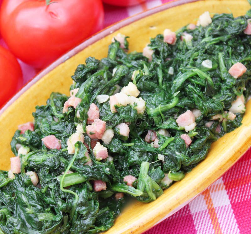 Spinach with Bacon and Garlic Stock Photo - Image of bacon, lunch: 37462858